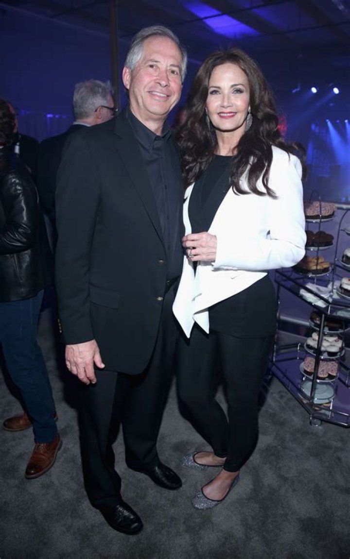Lynda Carter Does Not Know Who She Is & Cries 3 Times a Day after Death