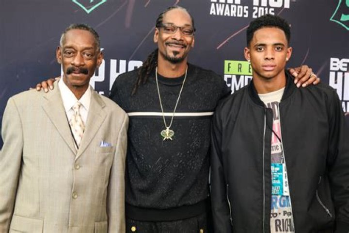 Snoop Dogg's Family Portrait Reveals Secrets To Unbreakable Bonds